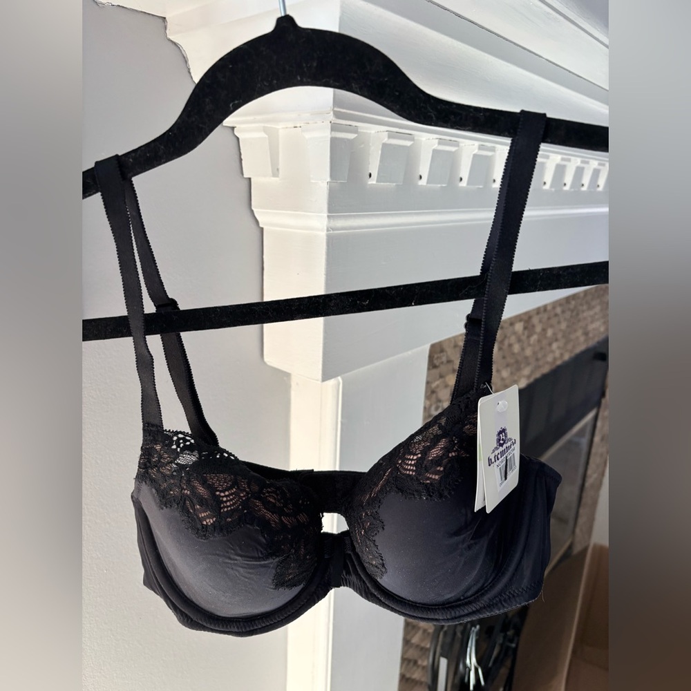 B. tempt’d Black Lace Underwire Bra